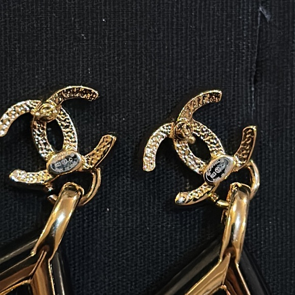 CHANEL 2023 SS Earrings (AB9793 B09819 NL654) - Picture 4 of 12